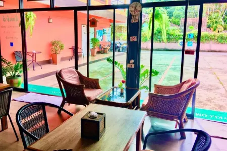 Chat House Soi 18 Mithuna Chiangrai Отели рядом с достопримечательностью «Ночной базар на Чианг Рай»