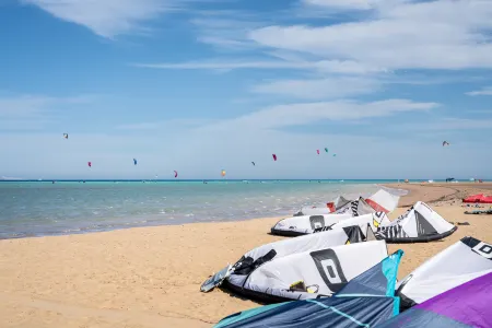 Ali Pasha Отели рядом с достопримечательностью «Coraya Divers El Gouna»