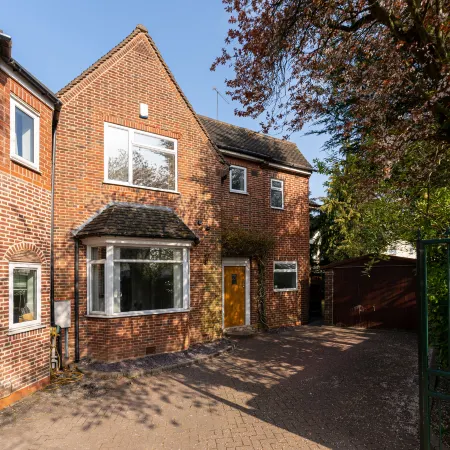 Large Home near city centre, UOB & QE hospital Отели рядом с достопримечательностью «Сайрхолл Милл»