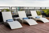 1O1 Style Yogyakarta Malioboro - Rooftop Pools