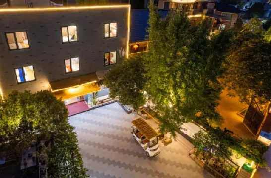 Tonglu Yunshu Xiaoyuan (OMG Heartbeat Paradise Store) Отели рядом с достопримечательностью «Chuiyun Tongtian River»