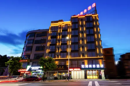 Yangchun Yangrun Business Hotel Donghu Plaza Отели рядом с достопримечательностью «DS Hot Springs»