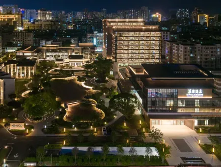 LN Garden Maoming Отели рядом со станцией Maoming Railway Station