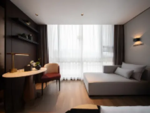 Giorgio Morandi Hotel (Yimeng Mountain Mengtong Wonderland Resort Branch) Hoteles en Pingyi