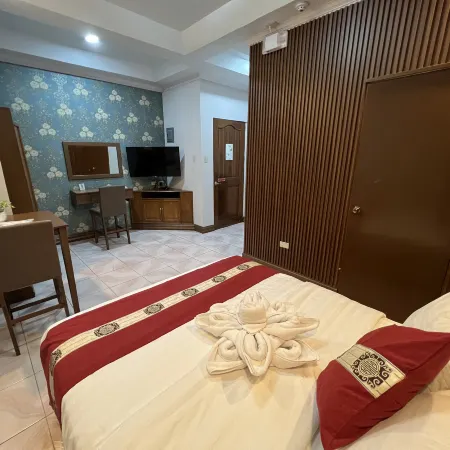 Rossa Hotel Clark near Airport