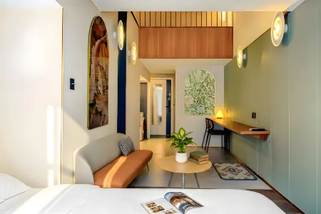 THE OLD APARTMENT Отели рядом с достопримечательностью «Temple of the Five Immortals (Wuxian Guan)»