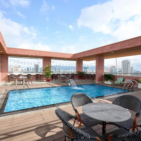 Record Hotel Отели рядом с достопримечательностью «My Khe Pagoda»