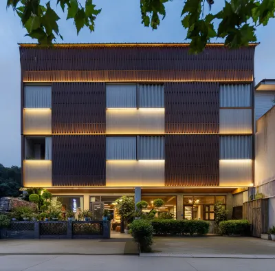 Xishan Private Hot Spring Cinema Homestay (Qingchengshan High-Speed Railway Station) Hotels near Quanzhen Temple