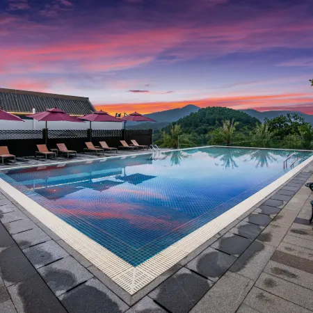 Yanzishan Hot Spring Hotel