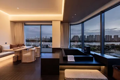 Ningbo Laowaitan Waiting for the Wind Hotels in Old Bund Commercial Area