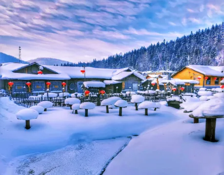 Floral Hotel · Qixi Hotel (Xuegu Scenic Area Branch)