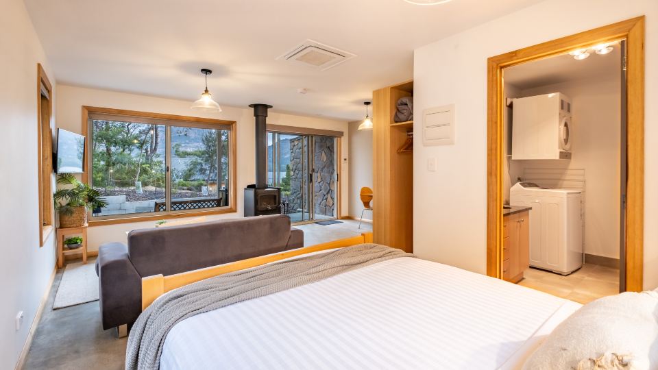 Freycinet Stone Studio 8