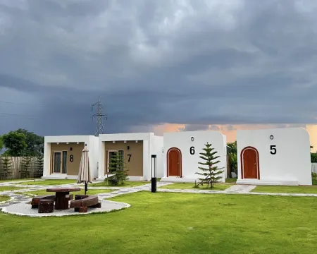 กรีน ไวท์ รีสอร์ท แอนด์ คาเฟ่ โรงแรมในอำเภอ ชุมแพ