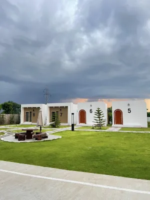 Green white Resort & Cafe Hotels near Sok Nam Sai Health Garden