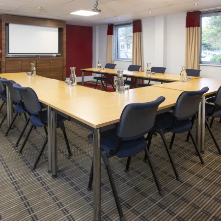 Holiday Inn Express MILTON KEYNES by IHG Отели рядом с достопримечательностью «Железнодорожный вокзал Блетчли»