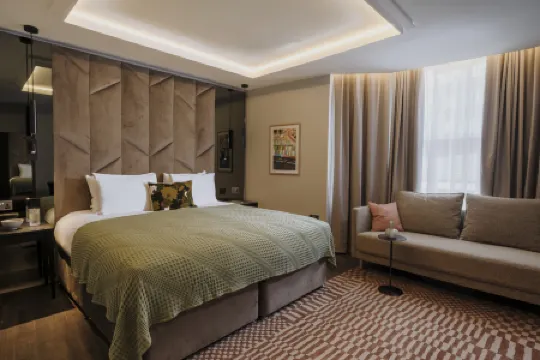 The Hobson Cambridge by Adina