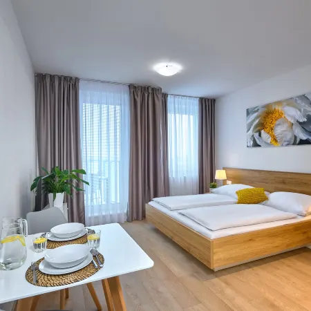 CityWest Apartments Отели рядом с достопримечательностью «Белая гора»