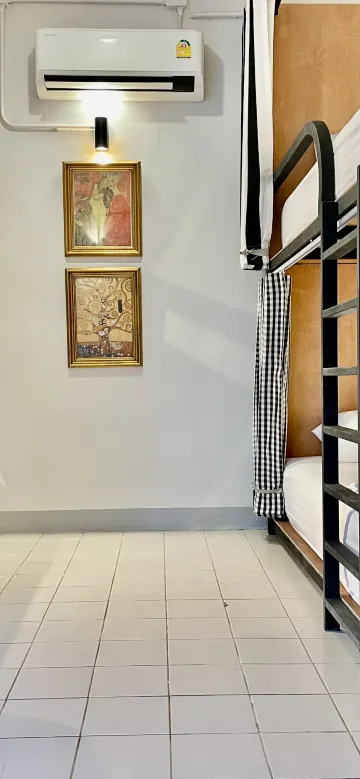 ห้องพักรวมพรีเมียม 6 เตียง (สำหรับผู้หญิงเท่านั้น)