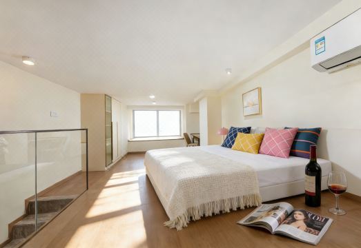 앨리스 리버뷰 거실