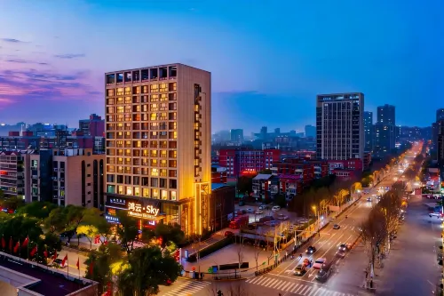 Jiujiang Hongyun Hotel (Shili Old Street Wanda Plaza)