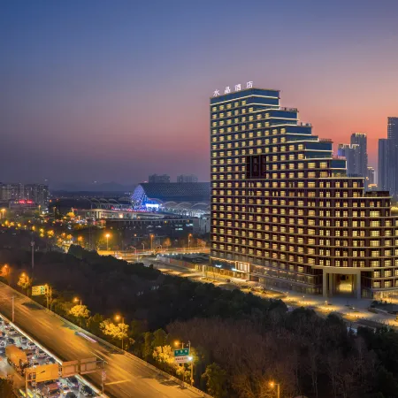 Crystal Hotel Wuhan Railway Station East Square Отели рядом с достопримечательностью «Железнодорожный вокзал Ухань»