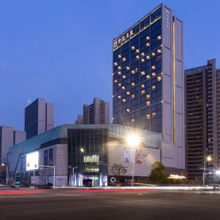 Maison New Century Hotel Hangzhou Bay (in Geely Giehow Plaza)