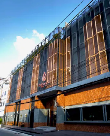 Ratchada Boutique Hotel Hotels near Din Daeng