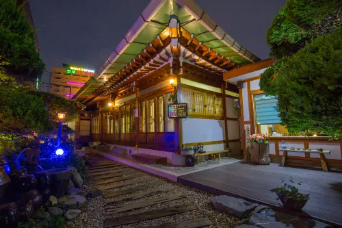 전주 한옥마을 뜰안채 본관 - 2성급