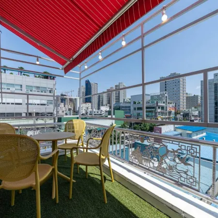 From H Dongbaek Hotel by Kwon Geoje Gohyeon