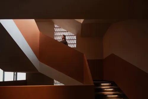 Boye Jibai · Geometric Space · Light & Shadow Aesthetics · View Holiday Art Villa - Parkering