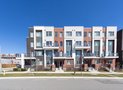 Downsview Park Luxury Townhome new Yorkdale Transit