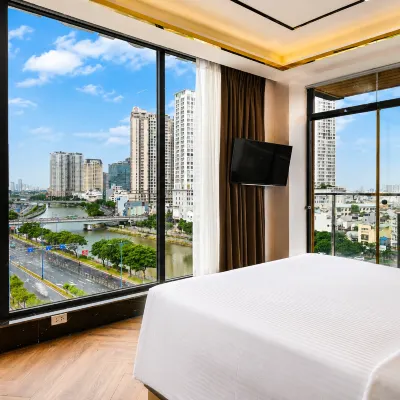 G8 Riverside Hotel & Rooftop Skybar โรงแรมใกล้สะพานเติ่นทวน