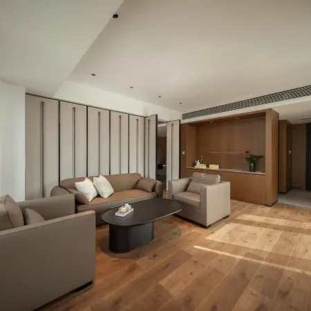 LORAVAE HOTEL