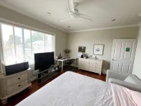 An lucky en-suite with private entrance Vancouver close to YVR - Bãi đậu xe