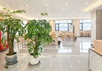 Yunqi Homestay Hotel - Mountain view