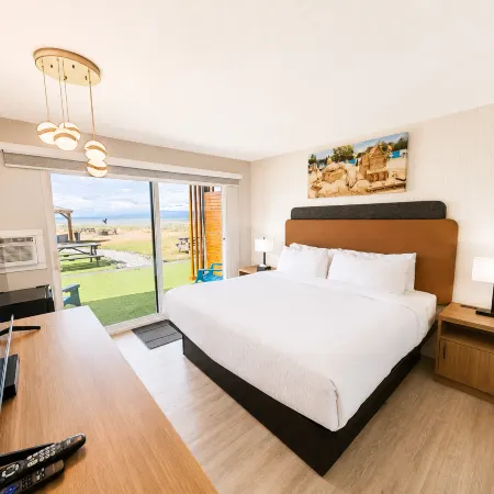 Sea Edge Beachside Hotel