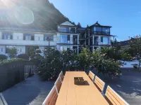 Huanyue Hotel - Mountain view