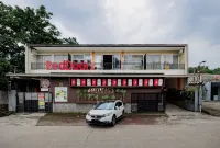 RedDoorz Near Exit Toll Bogor - Pensions