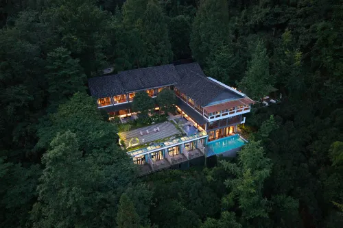 Mount Qingcheng Yunyin · Qingcheng Homestay - مسبح على السطح