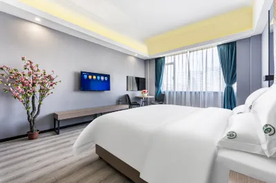 V. Crown Holiday Hotel (Guicheng Middle School)