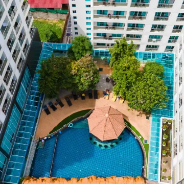 Centara Pattaya Hotel Hotels near Soi 6 Corner Bar