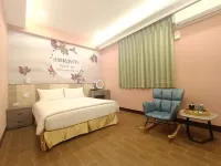 Complacent Bnb