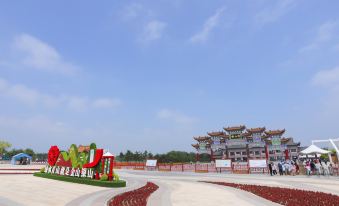 Four Seasons Hot Spring Hotel (Da'an Nenjiangwan Wetland Park High-speed Railway Station)