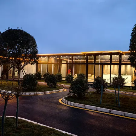 Luoping Laiye Hotel