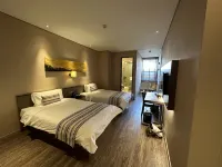 Homeinn Plus Hotel (Beijing Nanluoguxiang Zhangzizhonglu Subway Station) Hotels in Beijing