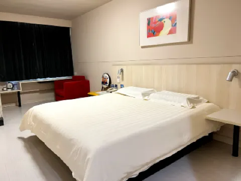 ジンジャンインホテル（煙台万達広場所城裏景区） 煙台市芝区人民体育場周辺のホテル