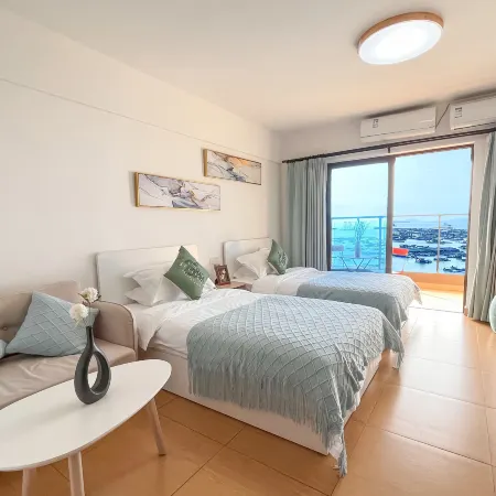 Fengyue Four Seasons Apartment Hotel (Yangjiang Hailing Island North Luowan Branch)