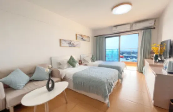 Fengyue Four Seasons Apartment Hotel (Yangjiang Hailing Island North Luowan Branch)