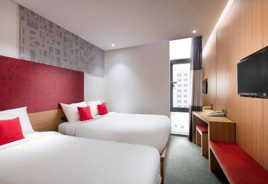 트레블로지 동대문 호텔 외관 및 역 근접성