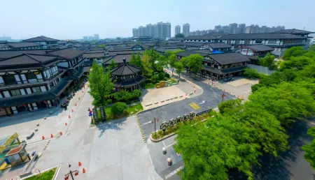 Octagon Featured High-end Hotel